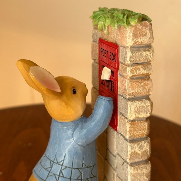 Beatrix Potter Rabbit Figurine with Mailbox “Let’s Stay In Touch” JIM SHORE - Picture 3 of 6
